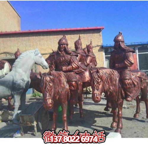 巨型騎士馬銅雕塑，點(diǎn)綴景區(qū)廣場(chǎng)