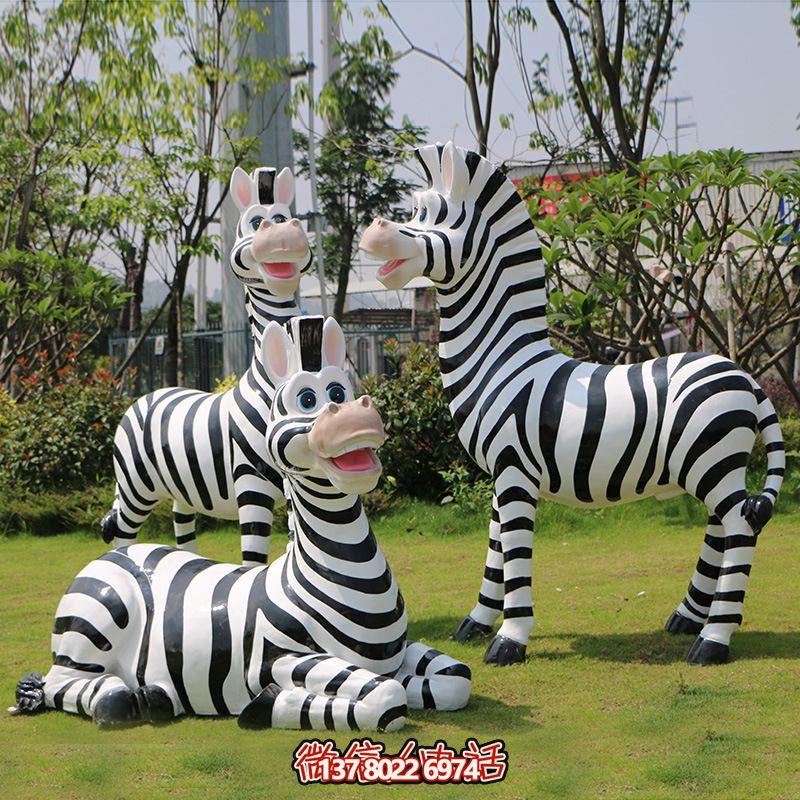 創意斑馬雕塑玻璃鋼彩繪草坪，帶您進入童趣卡通世界