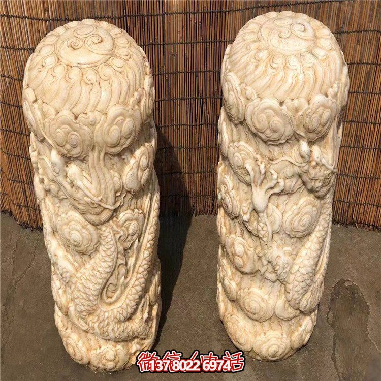 精美石柱浮雕擺件，添上龍庭院門口的濃濃文化氣息