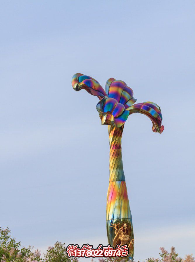 玻璃鋼藝術雕塑，點綴五彩花朵，為公園景觀帶來絢麗奪目的藝術氛圍