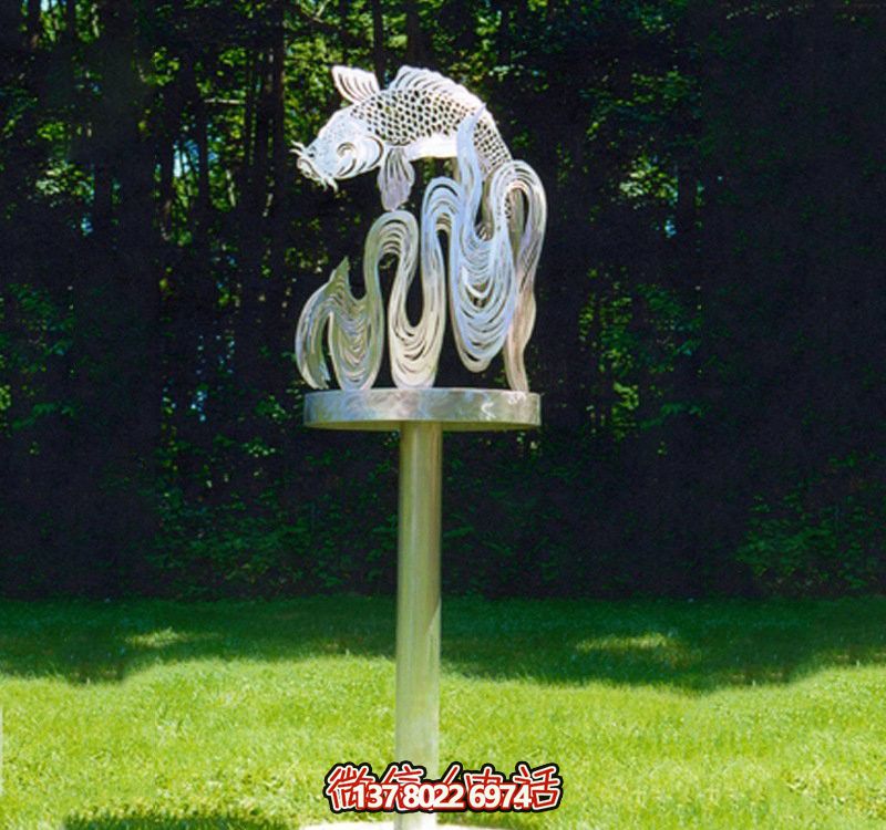 鏤空雕塑鯉魚，創(chuàng)意擺放公園裝飾