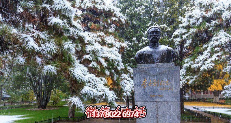 李大釗銅雕胸像，傳承戶外園林名人文化