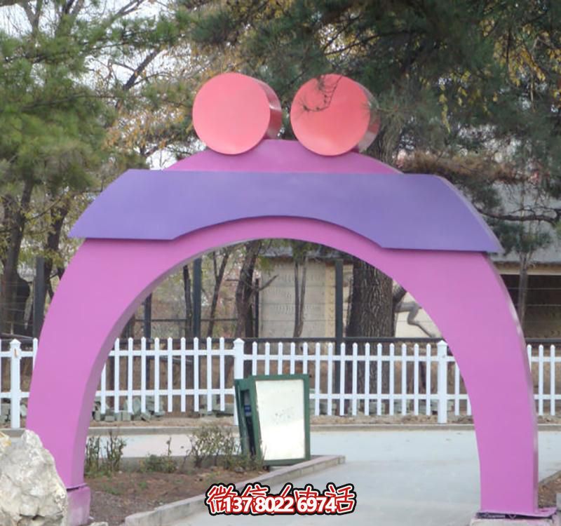 創(chuàng)意玻璃鋼愛心雕塑，裝點城市公園