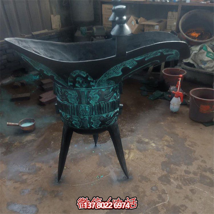 青銅仿古器皿，景觀雕塑擺放，點(diǎn)綴景區(qū)園林