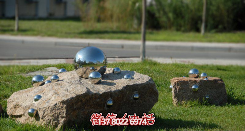 雕塑般的不銹鋼球體，帶給您不一樣的公園創意