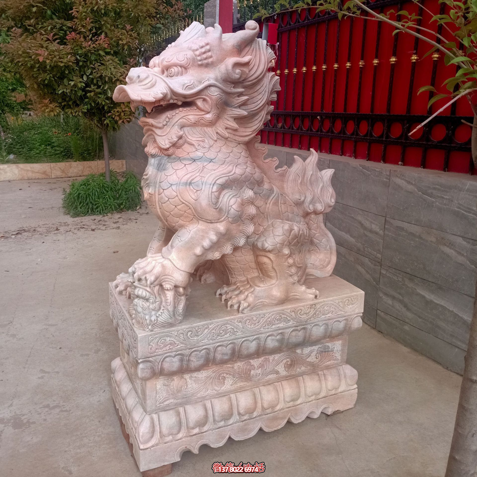 大型仿真麒麟雕塑，增添寺廟園林景觀紅晚霞之美