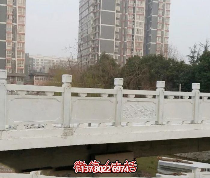 漢白玉鑲嵌欄桿，雕塑點(diǎn)綴美麗小區(qū)公園