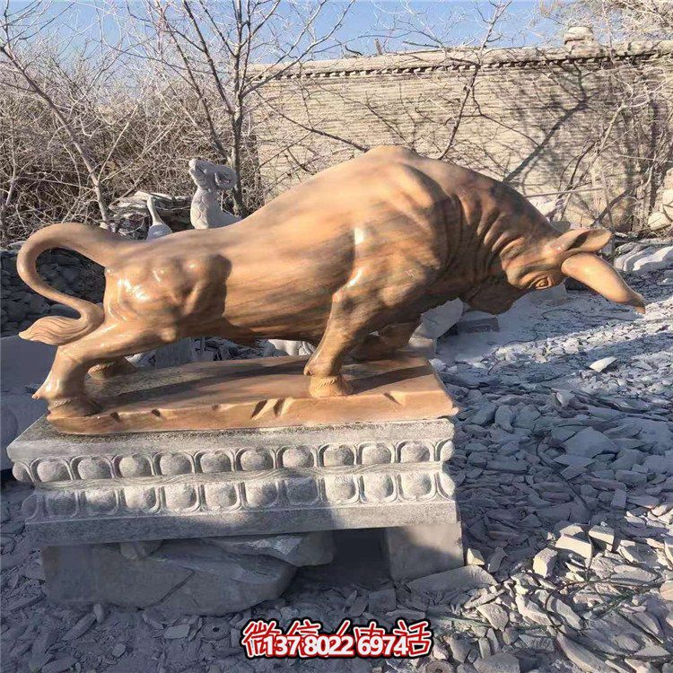 斗牛，晚霞紅大理石石雕牛