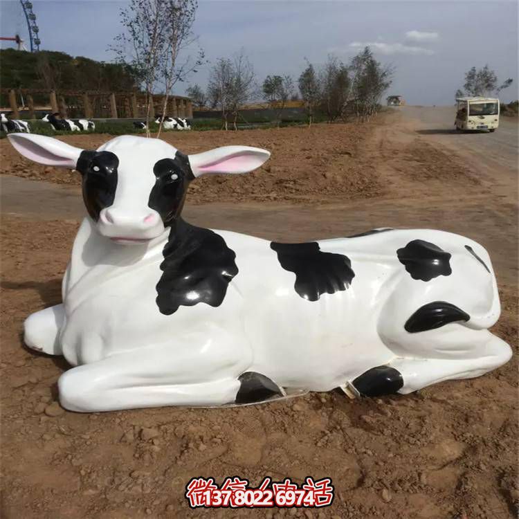 玻璃鋼仿真大型奶牛雕塑戶外園林農(nóng)場擺件